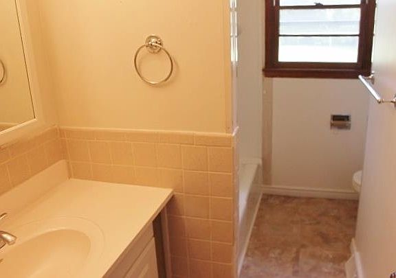 5th image of 3118 Hendricks St