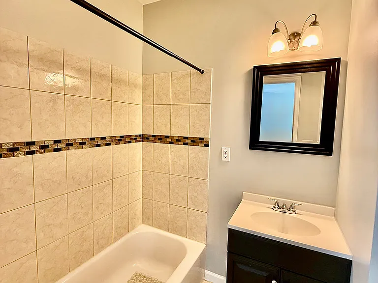 715 Somerset Pl NW — Photo 25