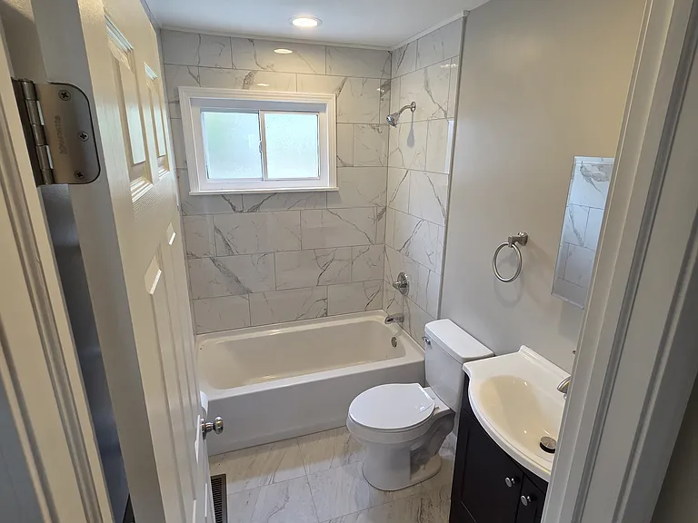 469 Woodlawn Ave — Photo 9