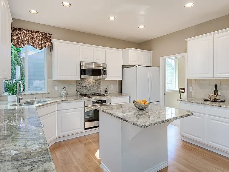 11920 SW Finch St — Photo 7