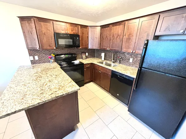 4427 S 27th St #F, Lincoln, NE 68512