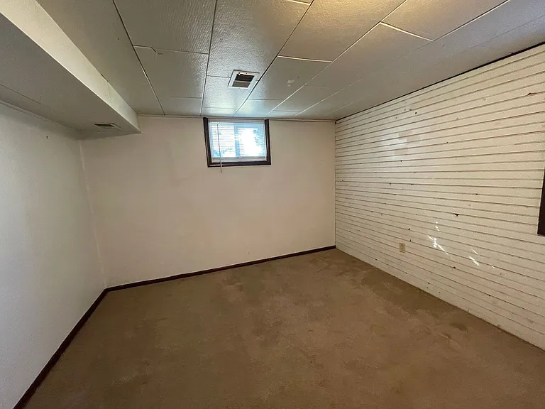 2102 East 17th Street — Photo 9