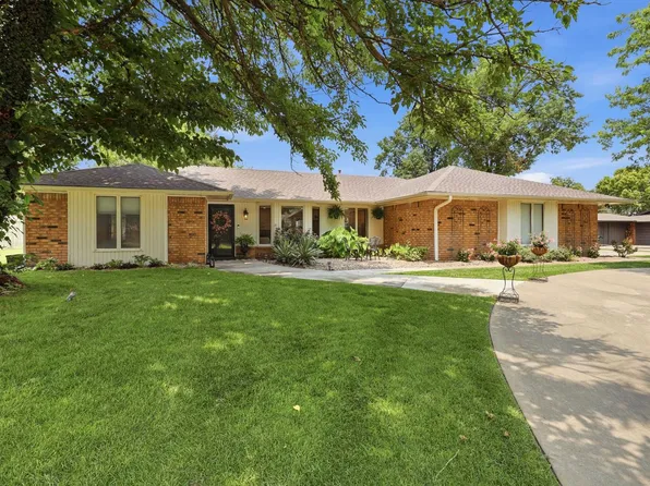 2702 Edgewood Dr, Enid, OK 73703