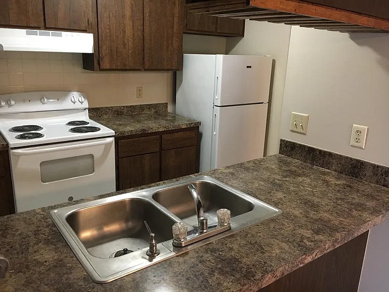 1790 Queensbridge Dr — Photo 7
