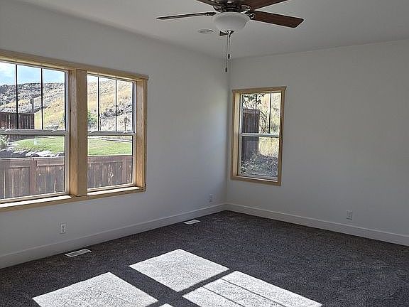 5th image of 706 W Summit St
