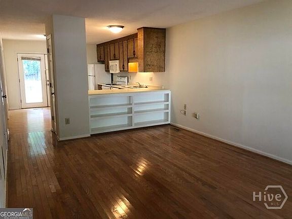 4th image of 415 Peabody St