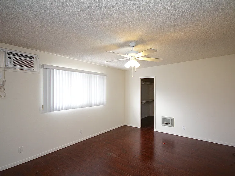 3010 Montrose Ave #28 — Photo 4