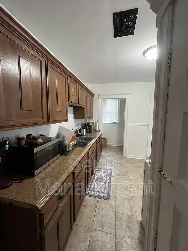 2 bed, 1.0 bath, 900 sqft, $945 — Photo 2