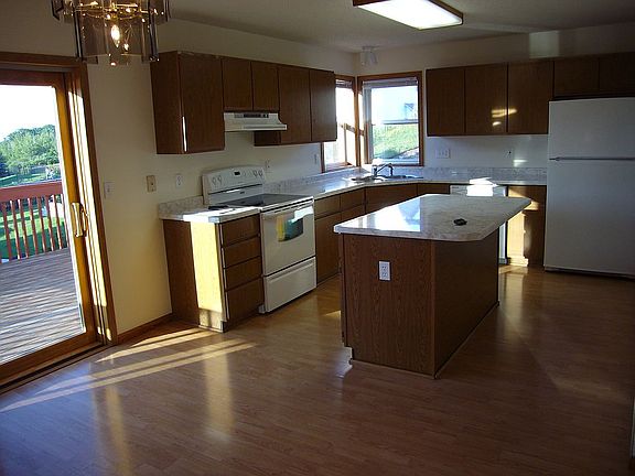 5th image of 2575 Hydram Ave N