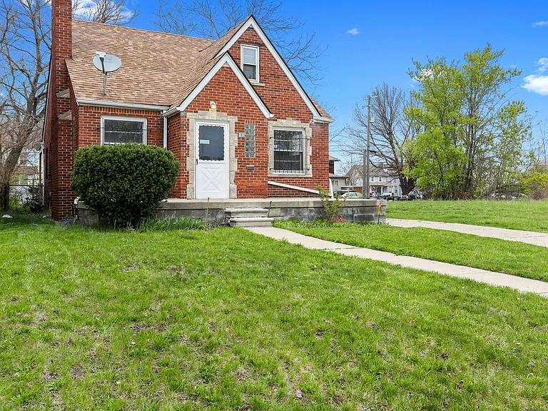 159 Winona St — Photo 3
