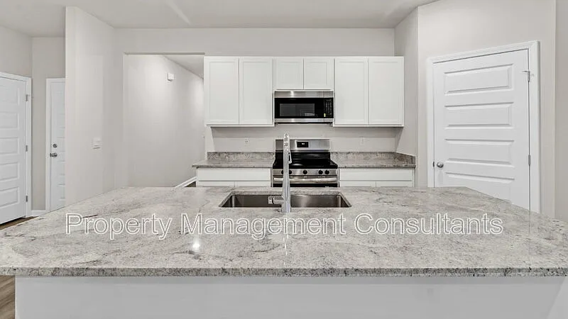 5 bed, 3.0 bath, 2092 sqft, $2,350 — Photo 1