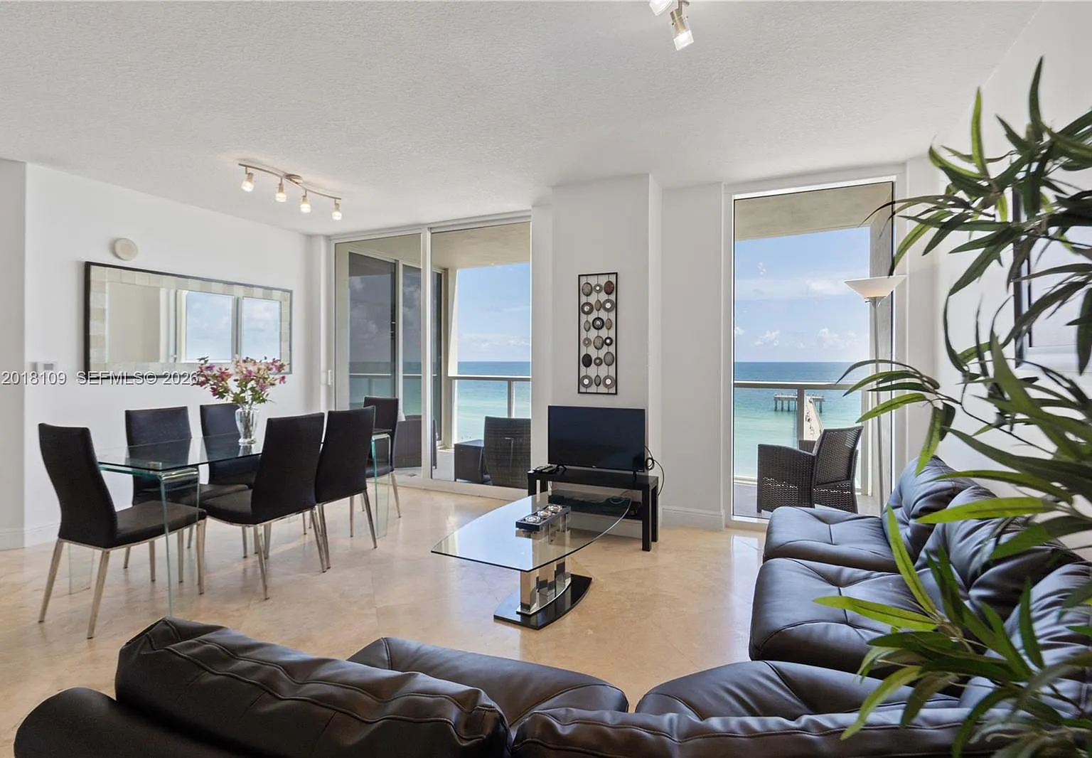 La Perla Condo — Photo 4