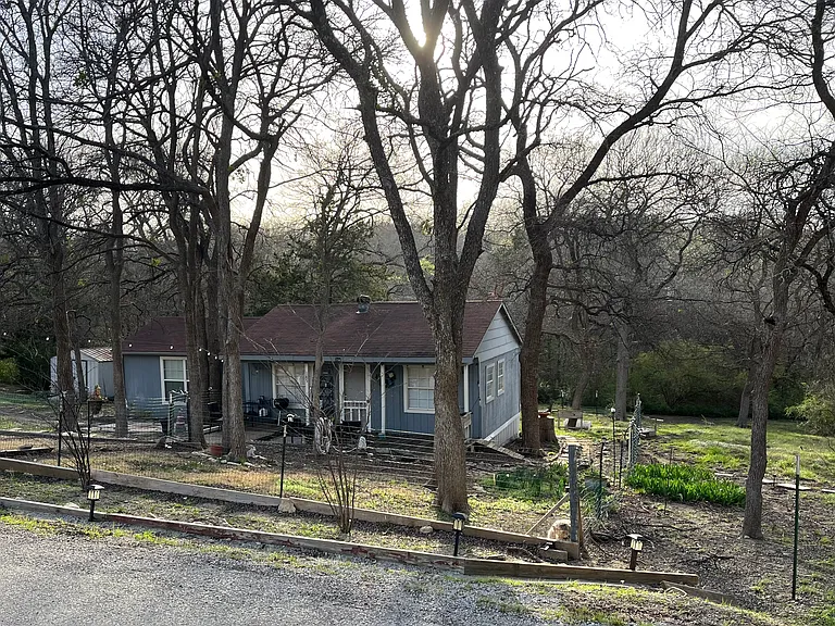 185 Bentwood Dr — Photo 2