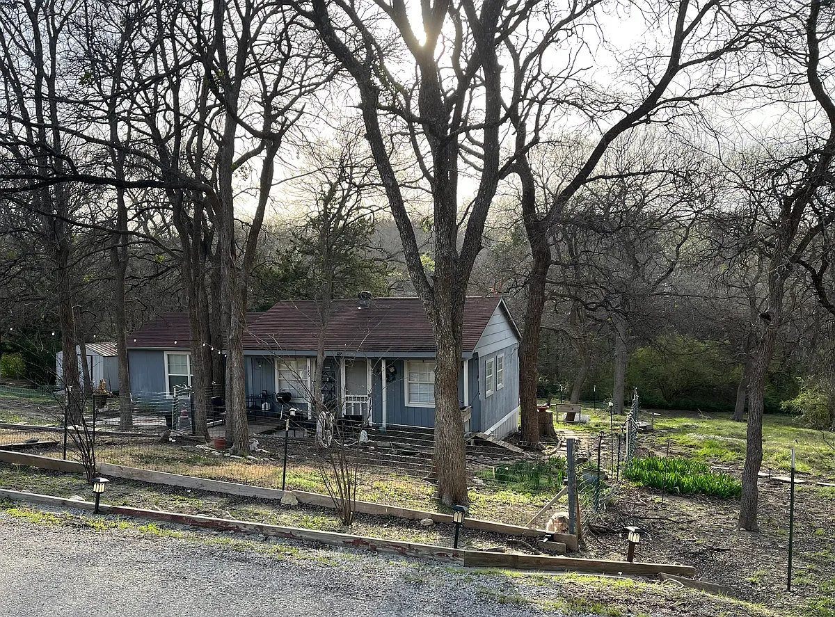 Building Photo - 185 Bentwood Dr