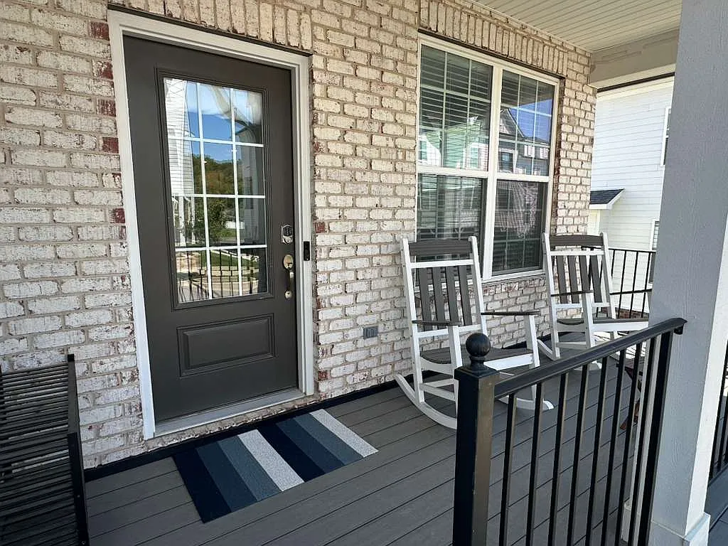 458 Portsdale Dr — Photo 2
