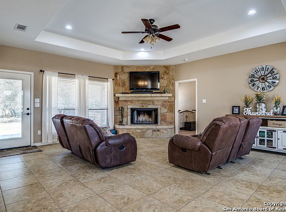 5th image of 215 Shannon Ridge Dr