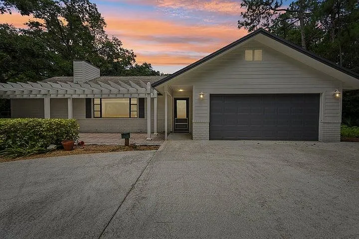 3 bed, 2.0 bath, 2072 sqft, $5,250 — Photo 1