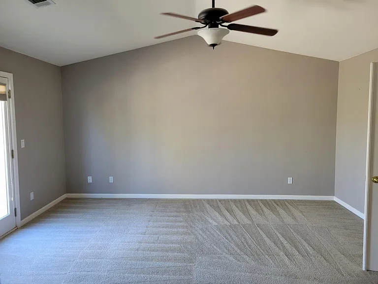 385 Roundhill Dr — Photo 22