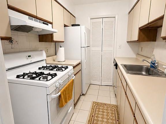 3rd image of 603 55th St APT 205