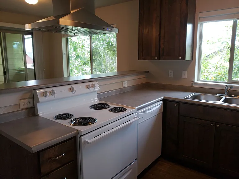 249-261 Hiatt Ln — Photo 5