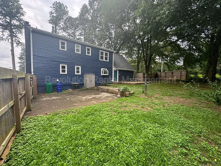 3288 Regalwoods Dr — Photo 2