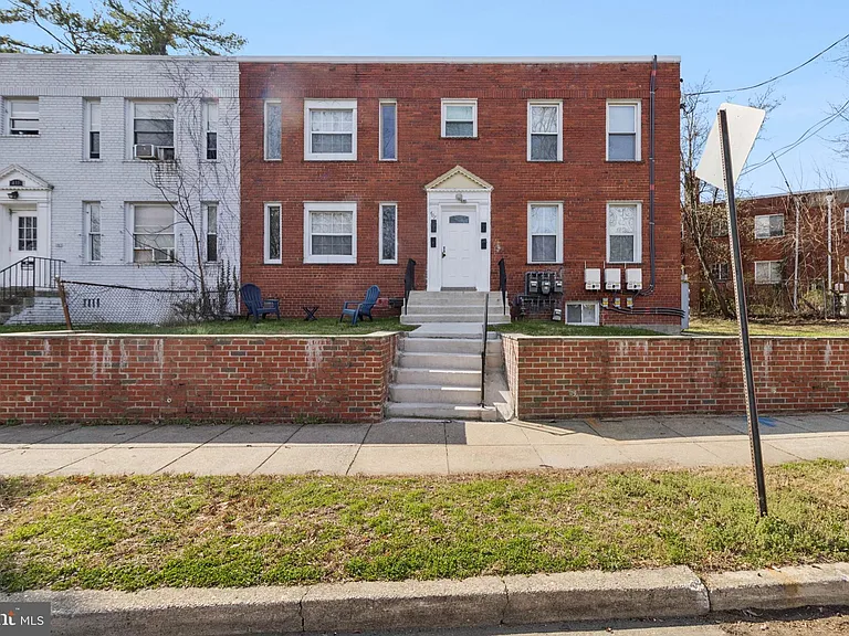 407 Lebaum St SE #4 — Photo 1
