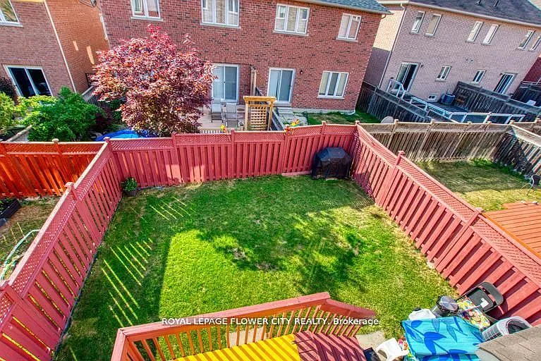 18 Saint Eugene St — Photo 13