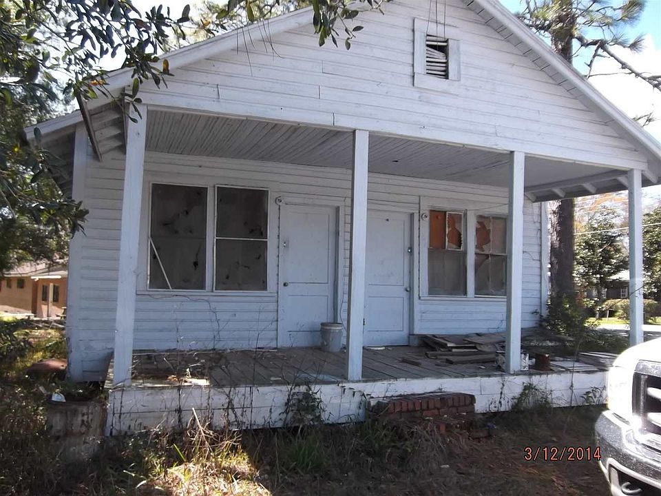 2nd image of 101 3rd St