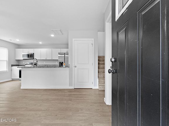 5th image of 123/125 S Chestnut St