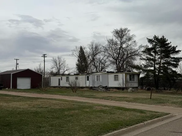 416 3rd Ave W, Ray, ND 58849