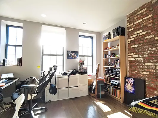 Rented by EXR | media 5