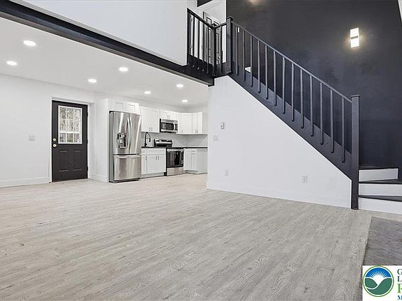 5th image of 3217 Hamlet Dr