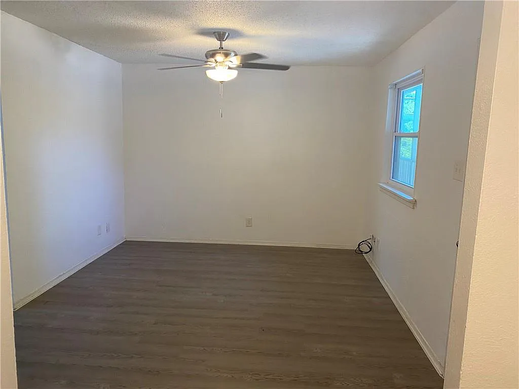 2 bed, 820 sqft, $1,225 — Photo 3