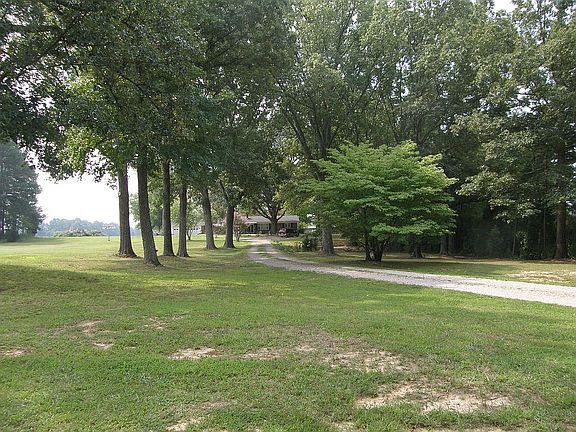 2nd image of 865 Pickett Rd
