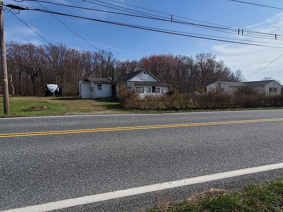 2nd image of 976 Warburton Rd