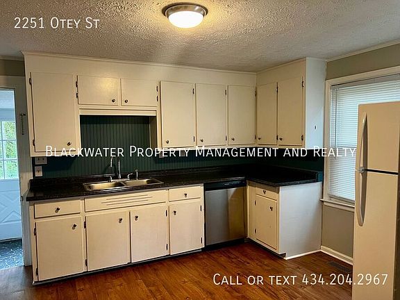 3rd image of 2251 Otey St