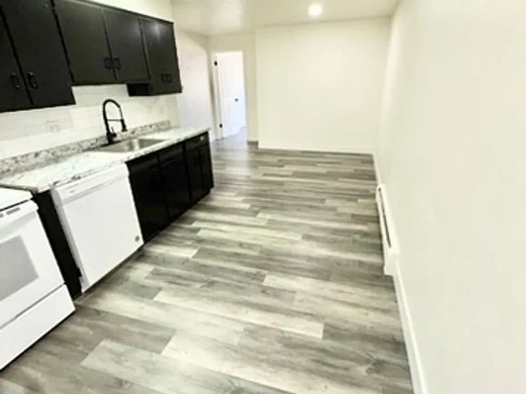 1 and 2 bed Apartments! Many with W/D in unit! Rent Specials! Call Today! Tour Today! — Photo 32