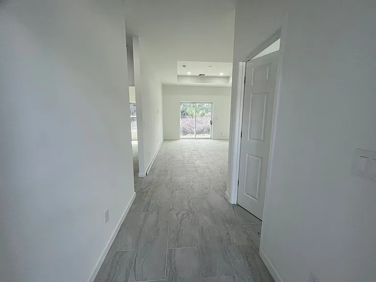2513 22nd St W — Photo 2
