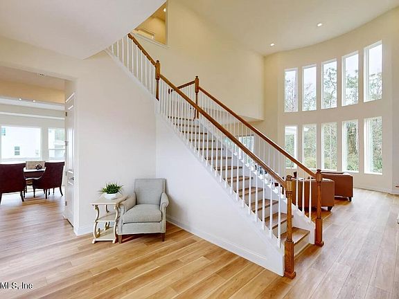 2nd image of 692 PALM CREST Drive