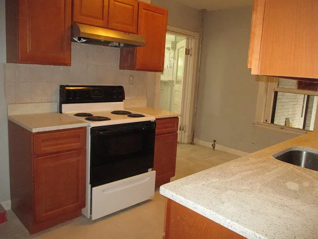 4 bed, 2.5 bath, 1600 sqft, $5,500 — Photo 2