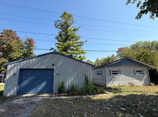 1815 Parker Dr, Wayland, MI 49348
