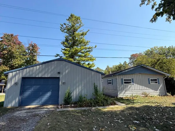 1815 Parker Dr, Wayland, MI 49348