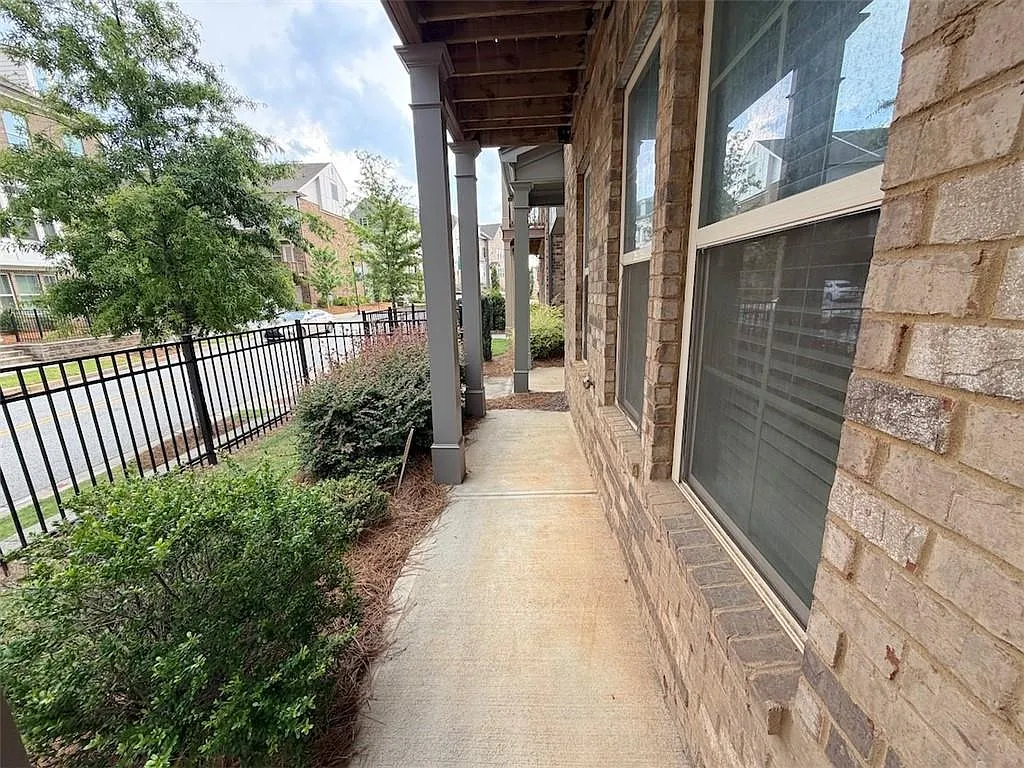 3 bed, 3.5 bath, 2525 sqft, $3,850 — Photo 2