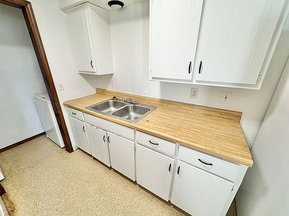 2nd image of 101 SE 42nd St APT B