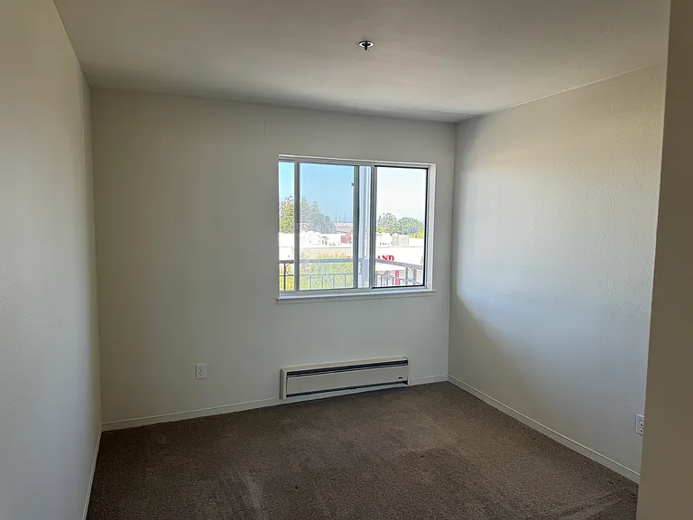 BROADWAY MANOR — Photo 15