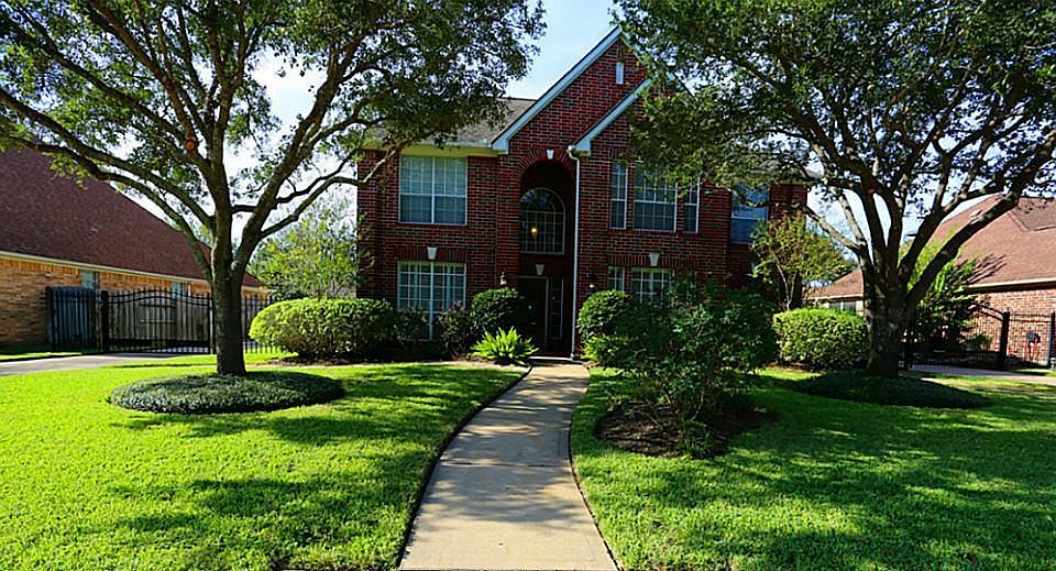 1st image of 1627 Crescent Green Dr