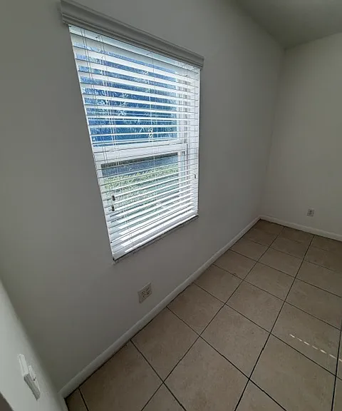 NW 38th Dr — Photo 14