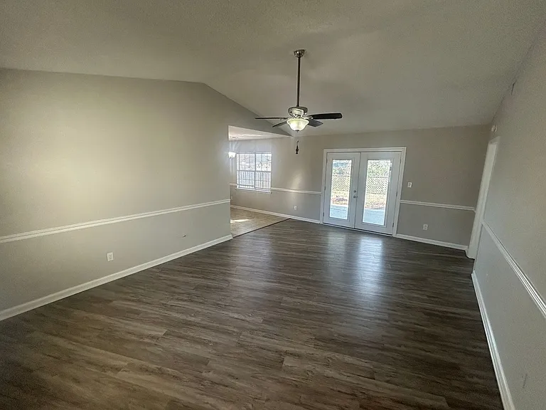 2729 Temperance Dr — Photo 2
