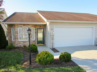 407 Parkview Ln, Hanover, PA 17331