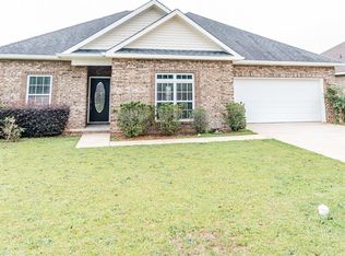 129 Manchester Ln, Byron, GA 31008